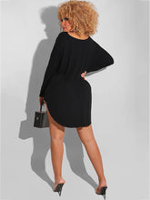 Zweiteiliges Set aus einfarbigem High-Low-Top und Shorts